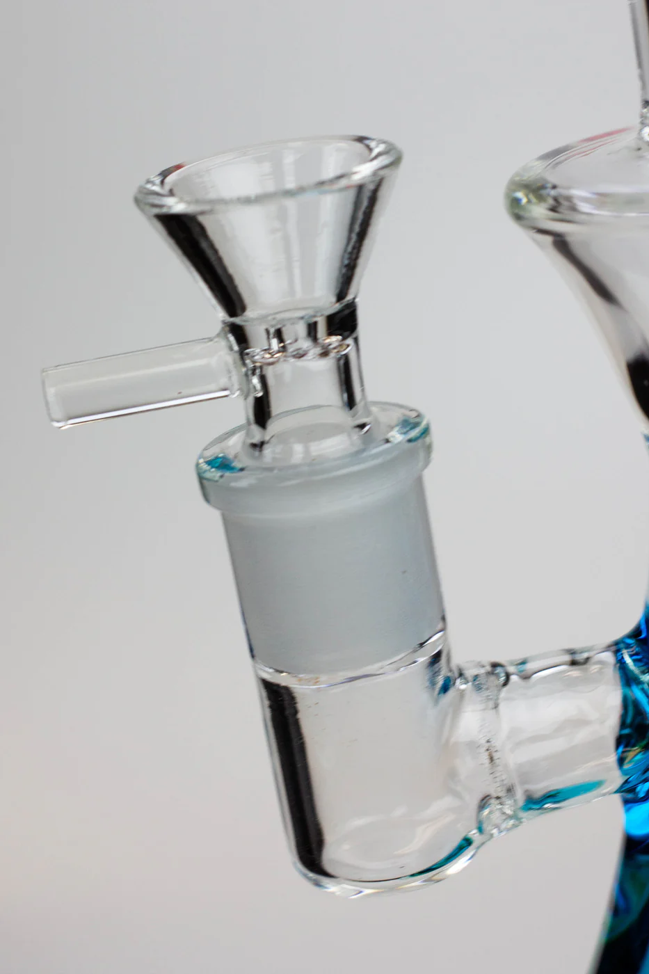 Genie Showerhead Glass Beaker Bong with Liquid Cooling Freezer - Image 7