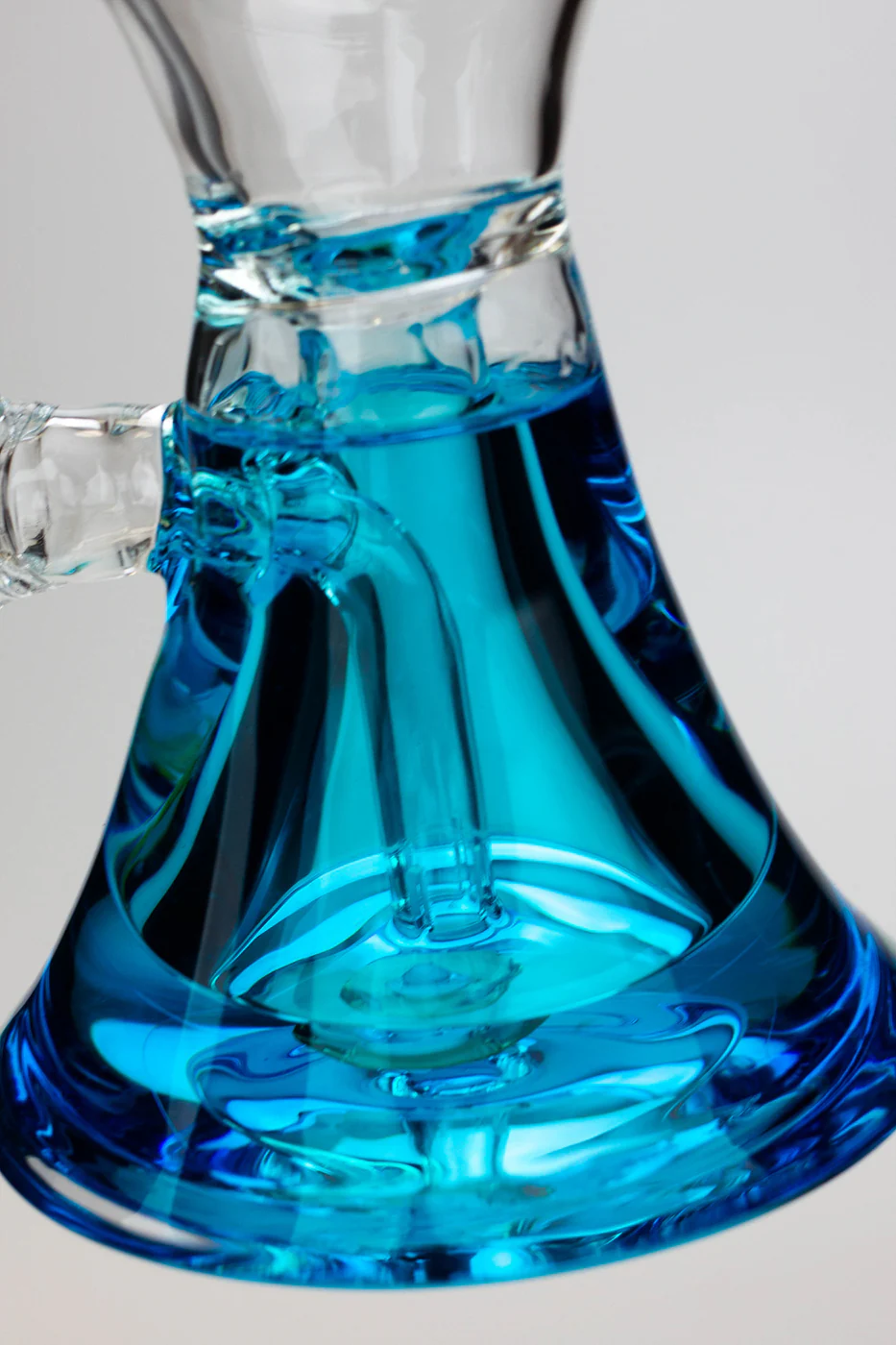 Genie Showerhead Glass Beaker Bong with Liquid Cooling Freezer - Image 11